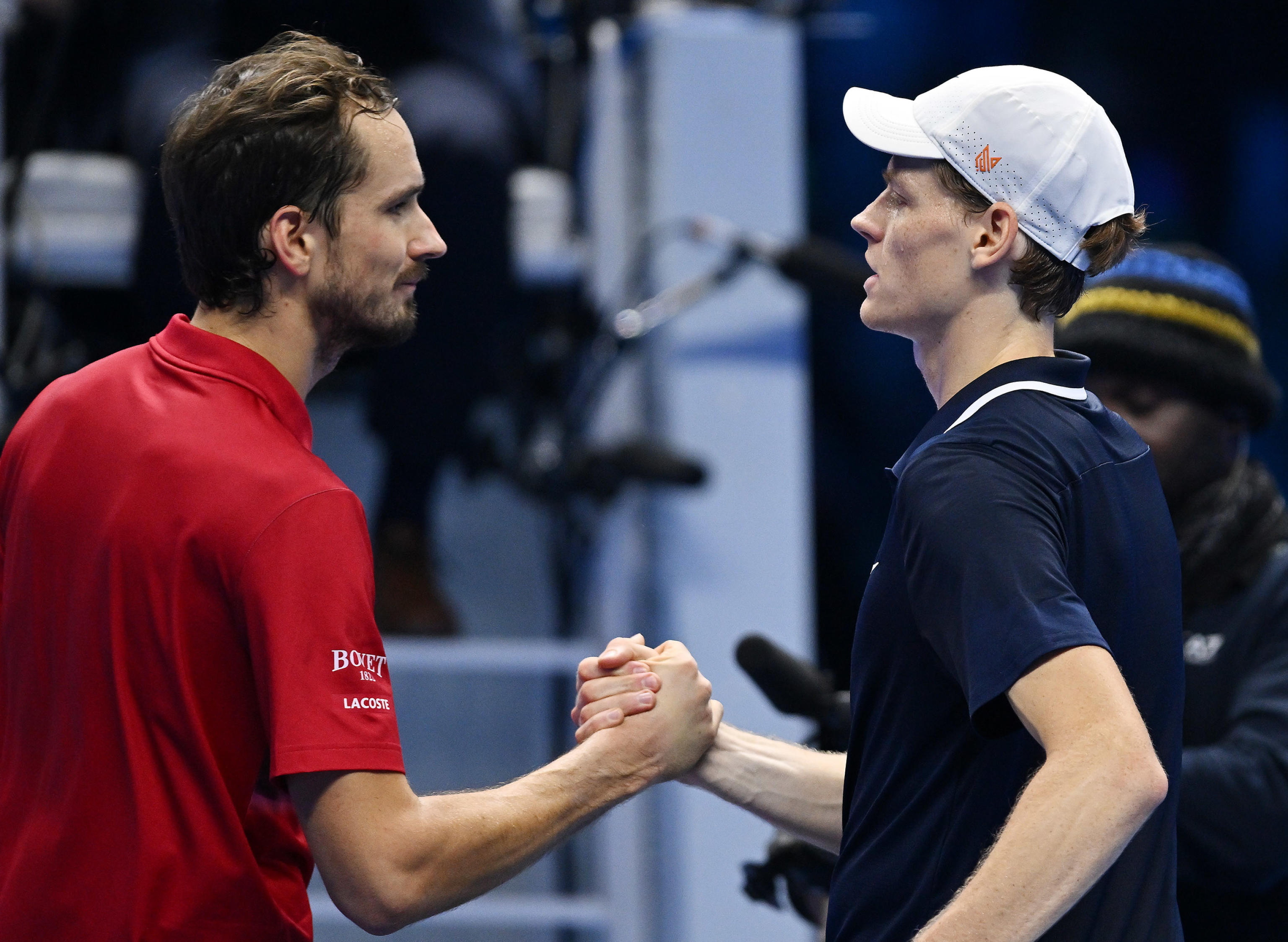 米兰体育下载-世界网球队鏖战日本网球队,梅德韦杰夫三分雨点燃全场的简单介绍