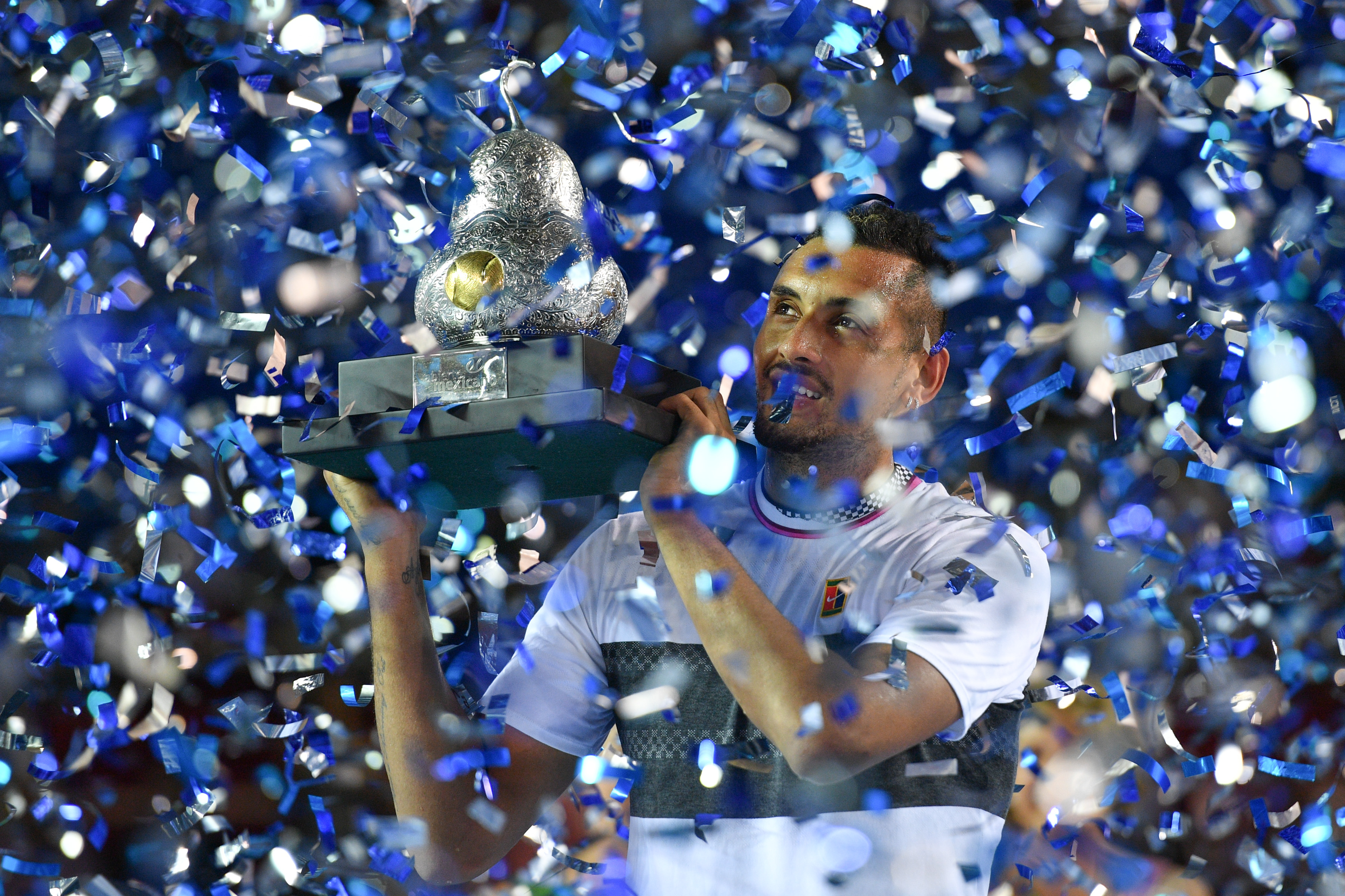 包含世界网球队翻盘英国网球队，克耶高斯送出助攻的词条