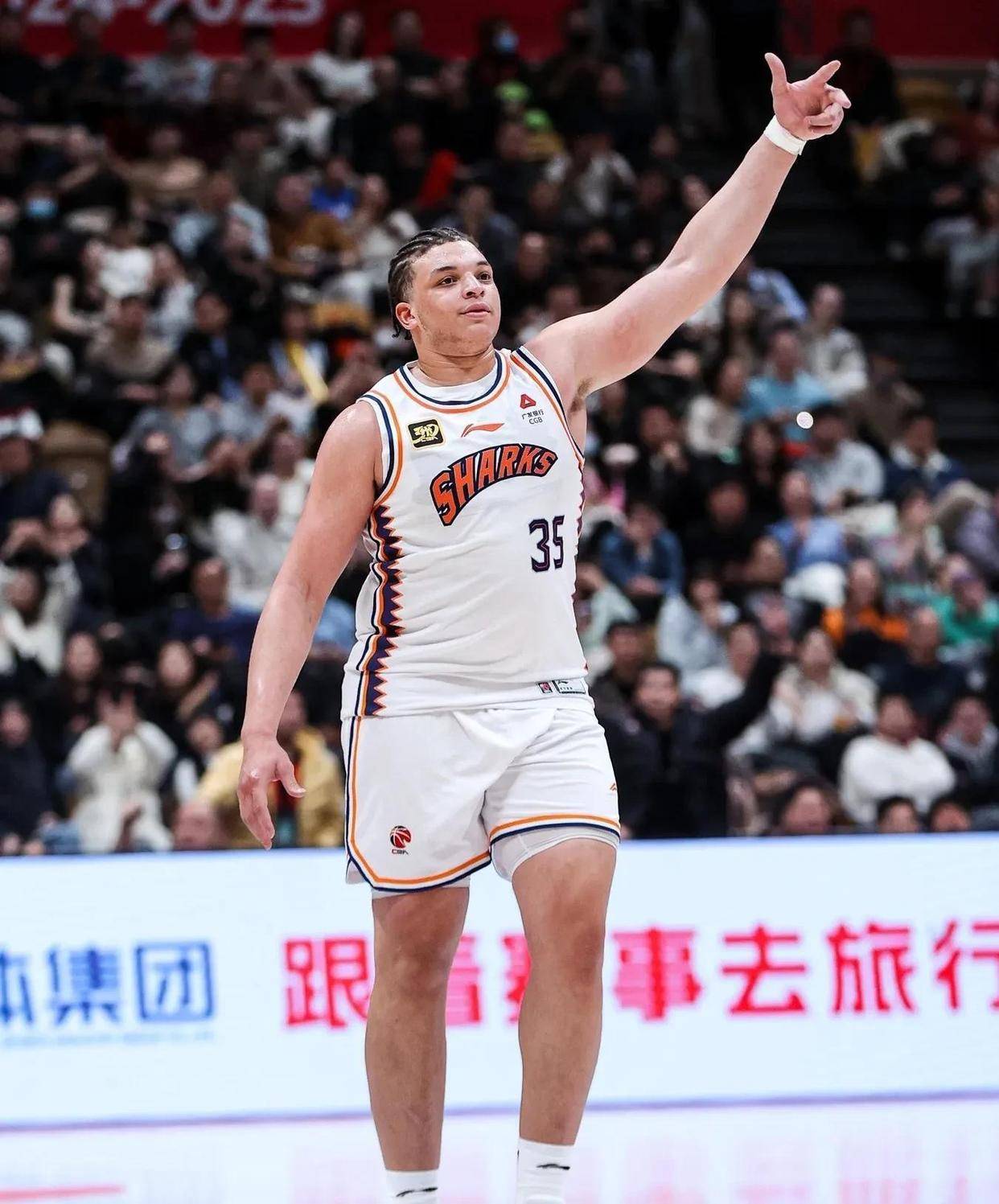 鹈鹕绝地反击澳大利亚男篮，克莱制霸全场