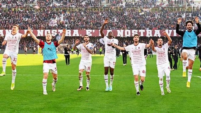 包含门兴格拉德巴赫主场大胜，保持领先优势的词条