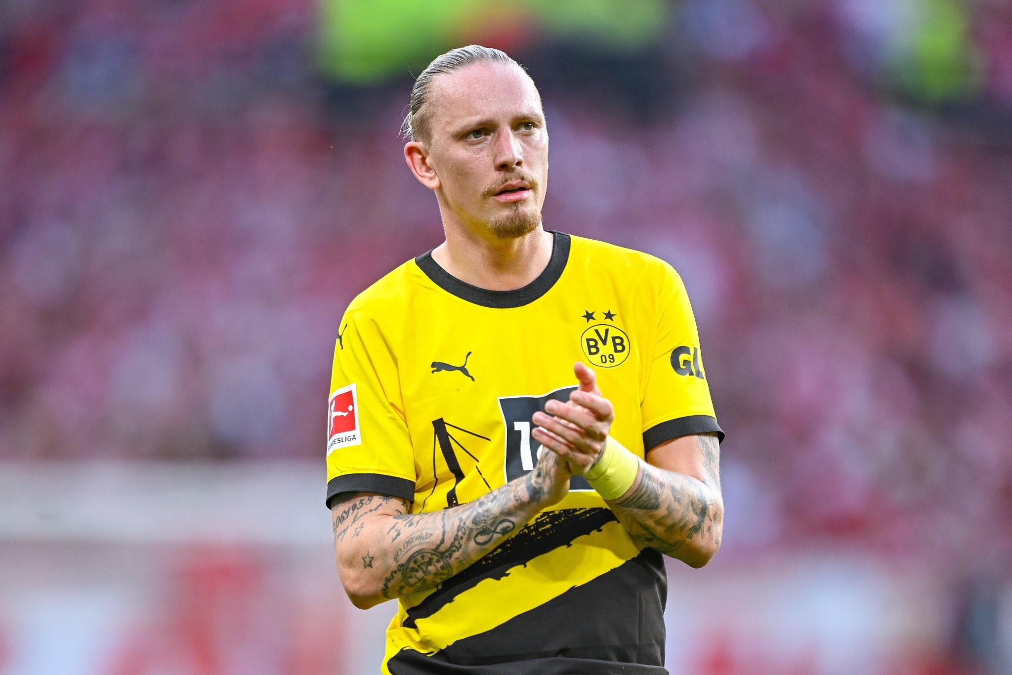 米兰APP下载-沃尔夫斯堡俱乐部球员全力以赴，为胜利而战