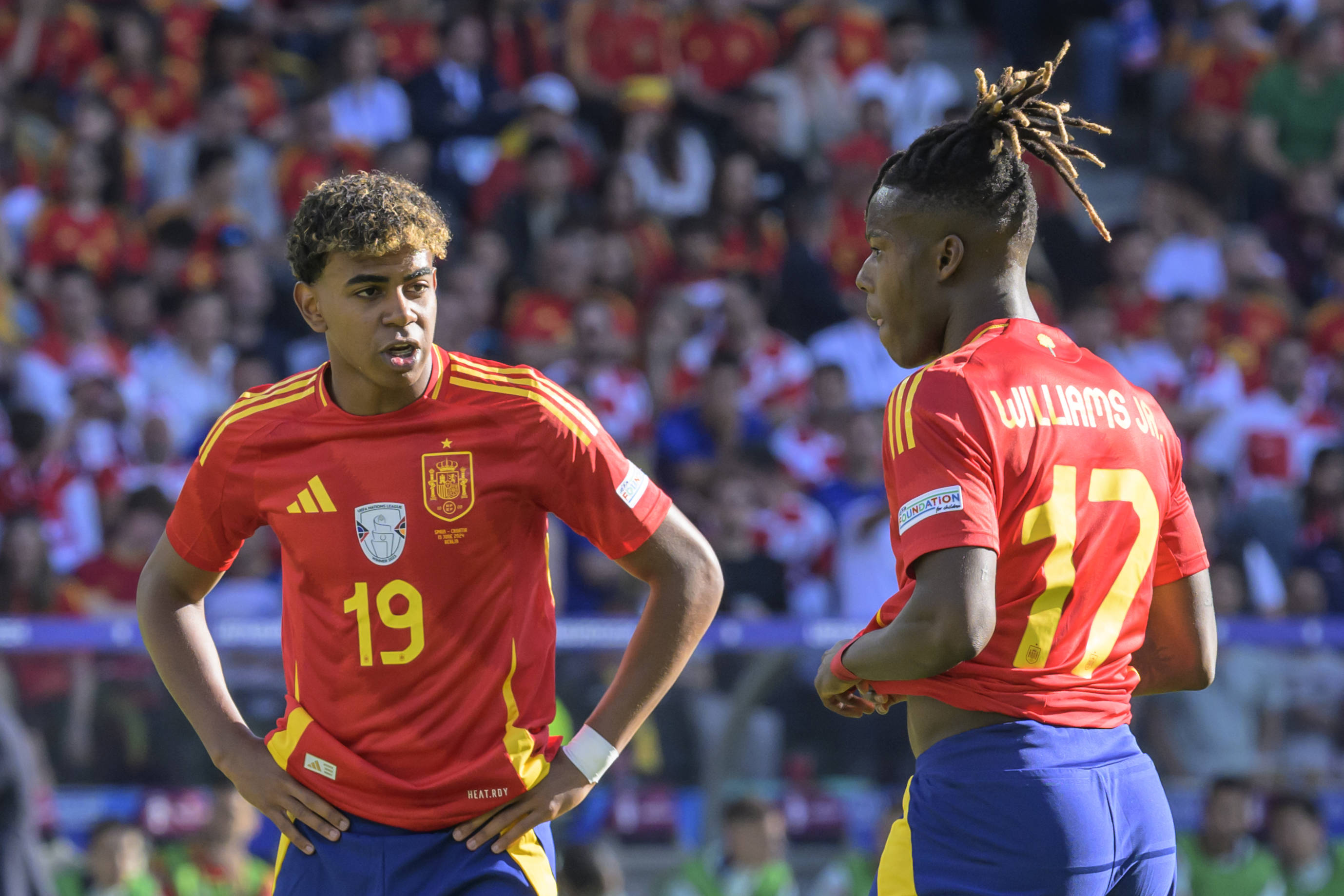 西班牙队稳健晋级之势，国际赛事中表现抢眼的简单介绍