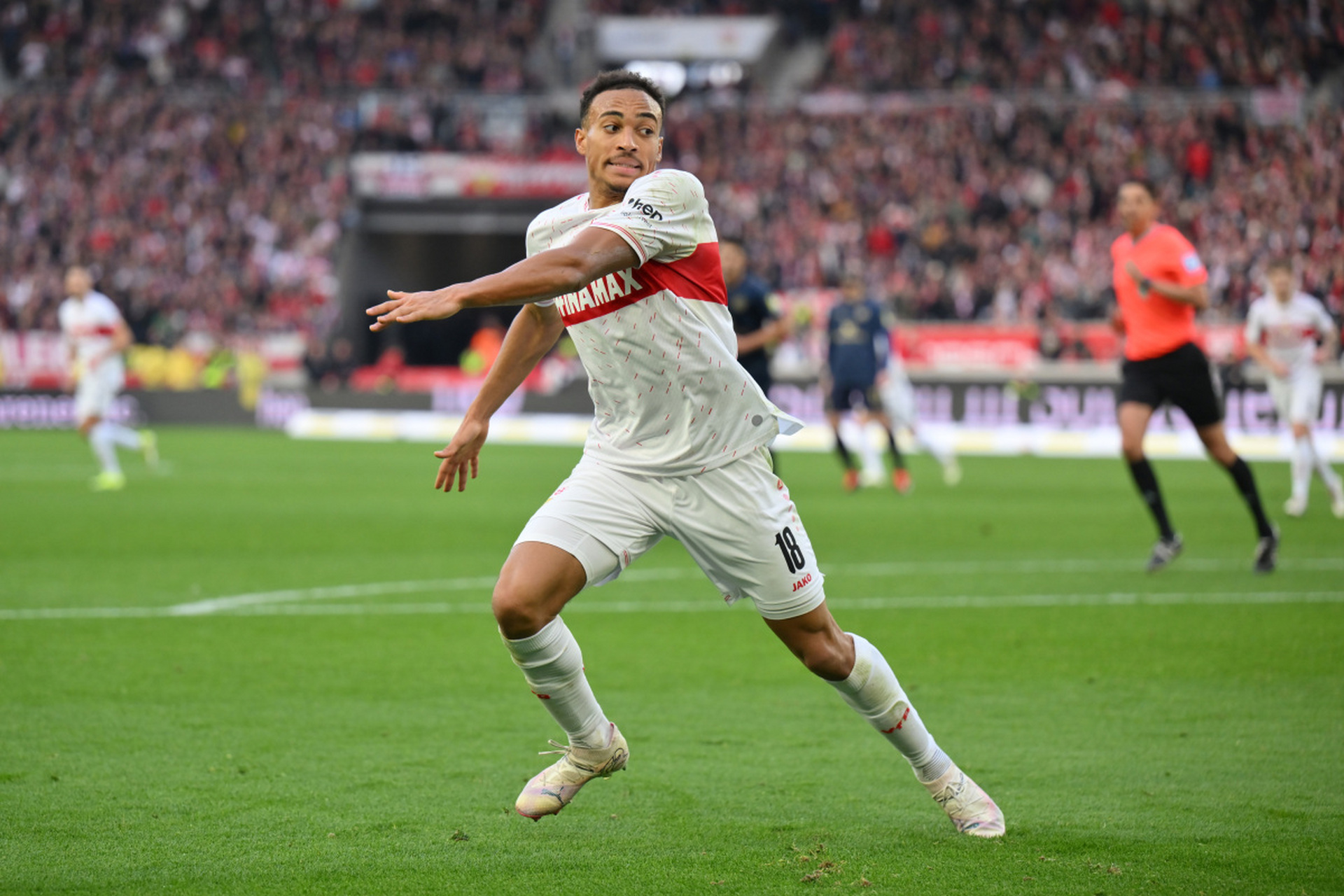 关于斯图加特球队在亚冠比赛中表现出色的信息