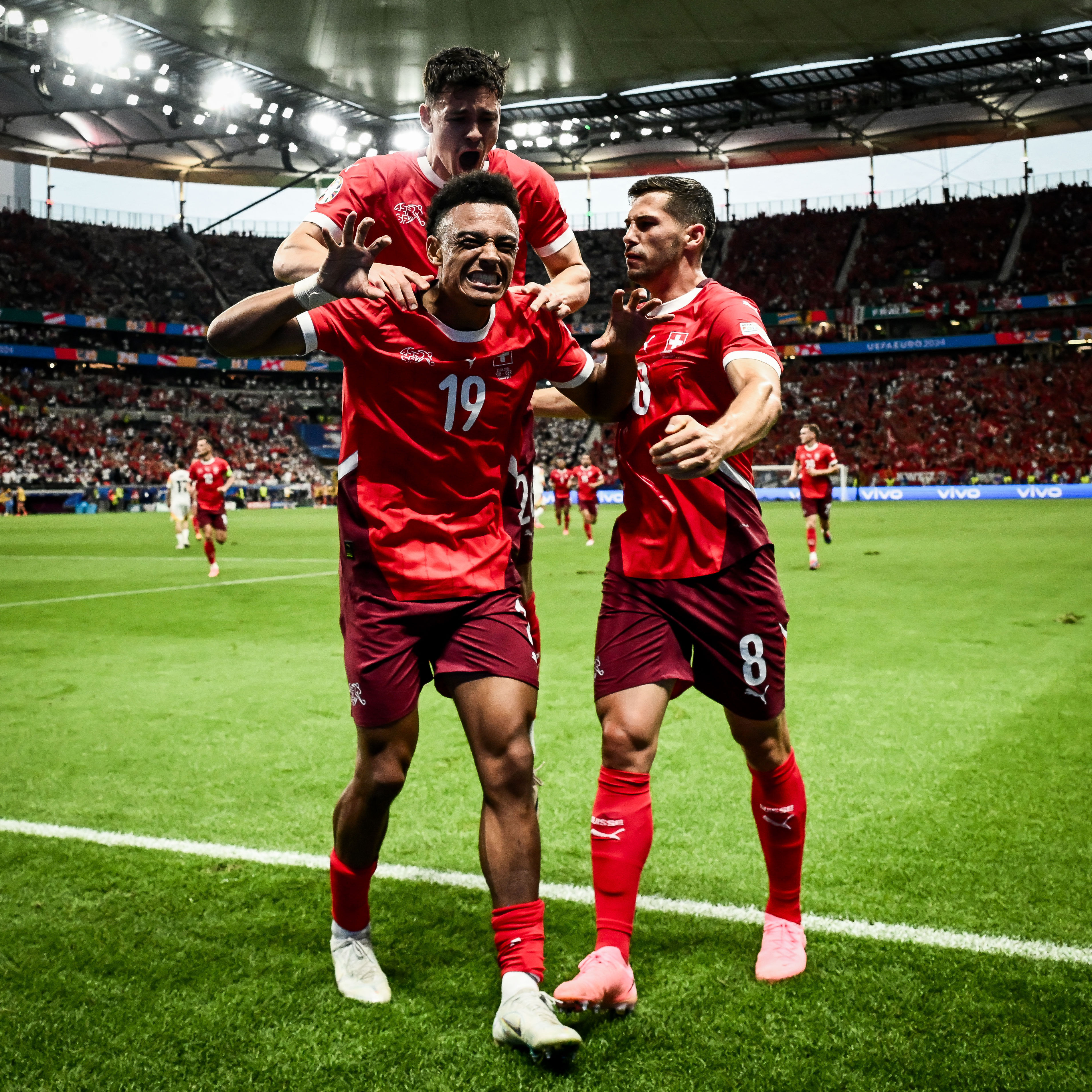 包含紧张局面!多支德国球队争夺胜利的词条 包含紧张局面!多支德国球队争夺胜利的词条