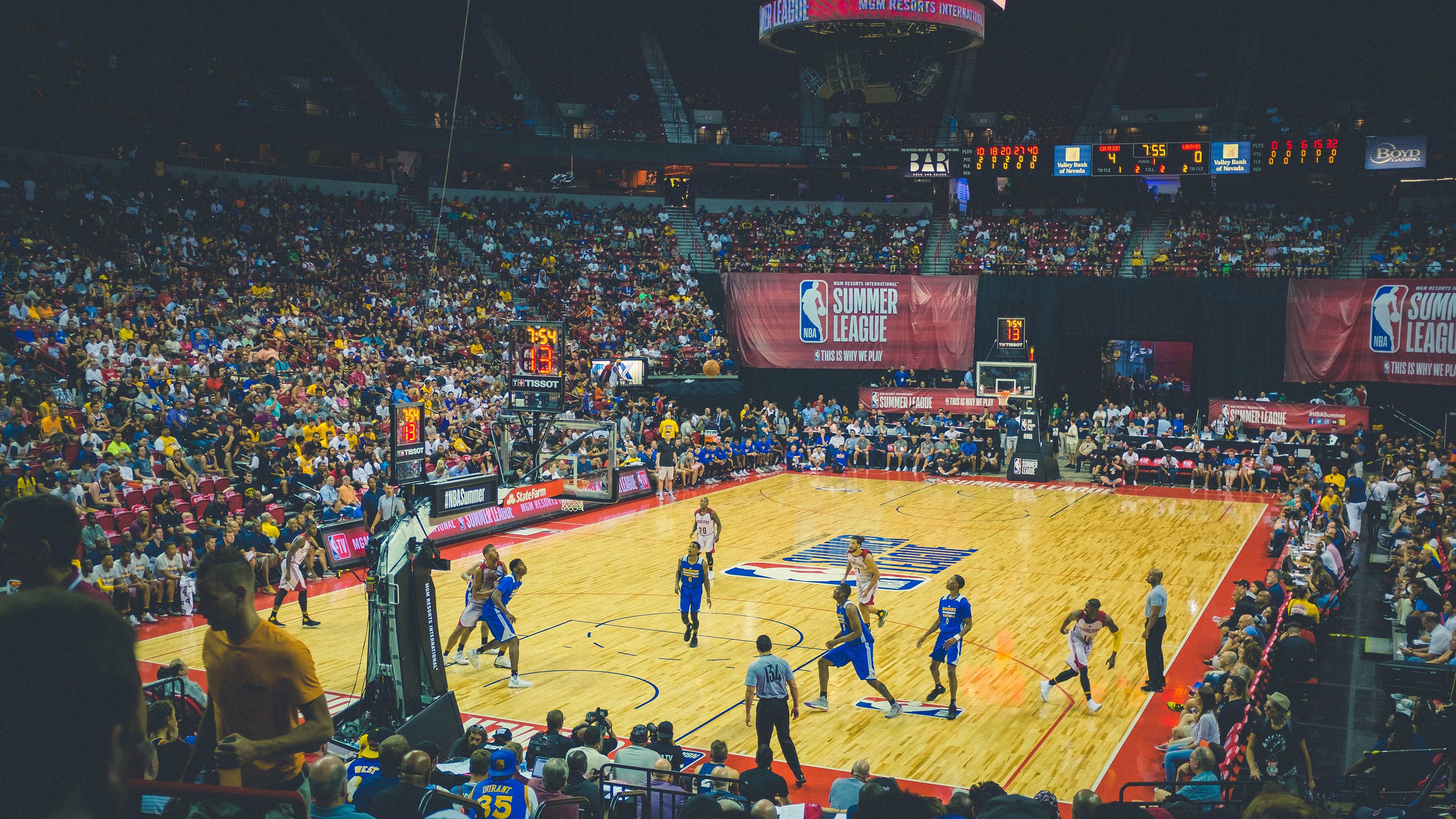 米兰体育app-当尼克斯带走爵士,库里在东决关键战接管比赛