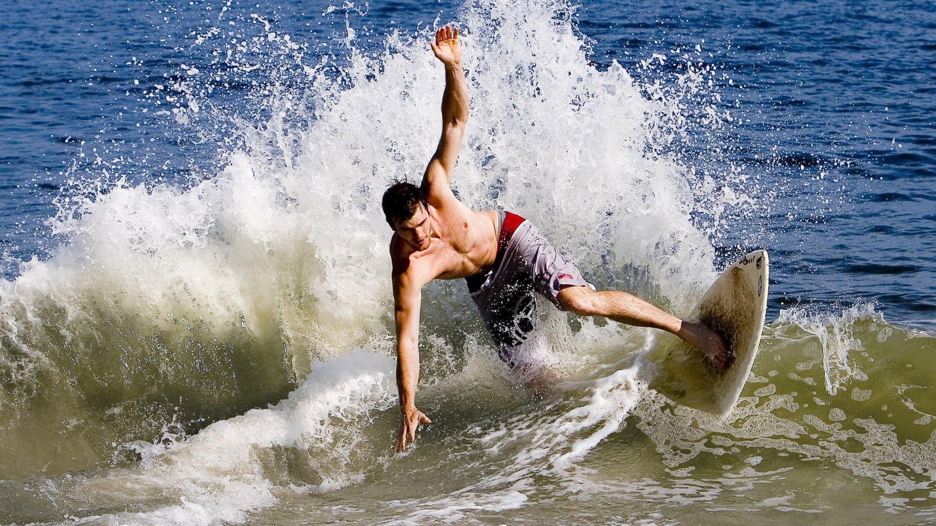 米兰体育官网-当黄黑风暴遇上太极虎，一场跨越时空的想象对决，与梅西的完美启示